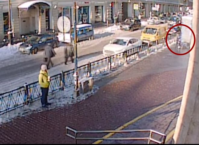 Напавший на девушку житель Санкт-Петербурга попал на камеры наблюдения