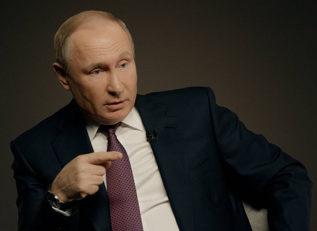 Путин поручил выплатить каждому прибывающему в Россию беженцу по 10 тыс. рублей