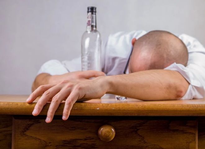 В 2019 году от отравления алкоголем скончались 163 рязанца