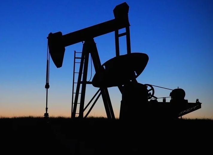 Цена на нефть рухнула до 30 долларов за баррель