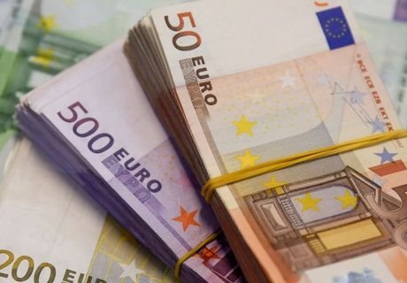 Курс евро упал на 48 копеек