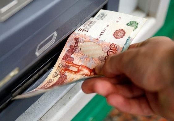 В апреле банки уберут из банкоматов мелкие купюры