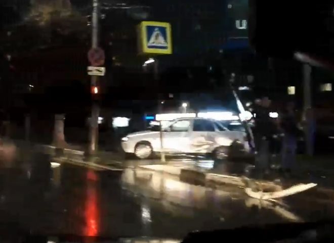 Опубликовано видео с места аварии на улице Есенина