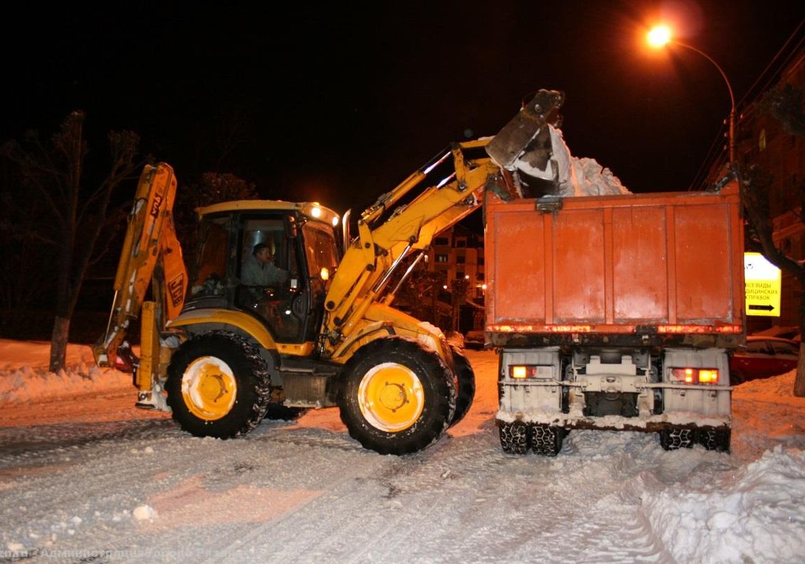 Городские власти эвакуируют машины, мешающие уборке снега