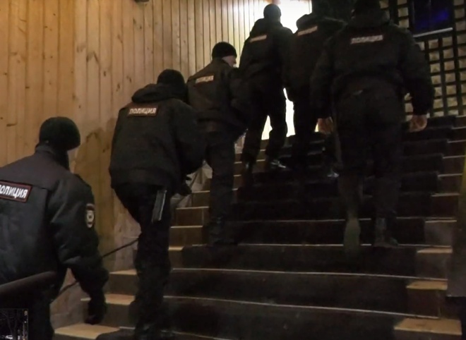 Опубликовано видео из рязанских клубов, в которых проходили полицейские рейды
