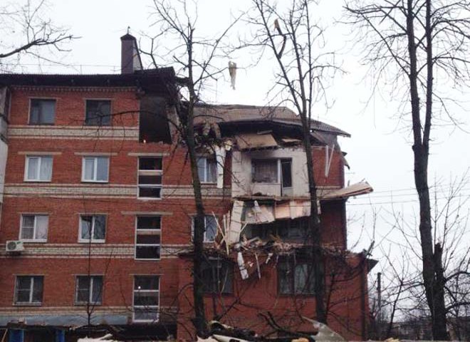 В жилом доме в Краснодаре взорвался газ, под завалами – ребенок (видео)