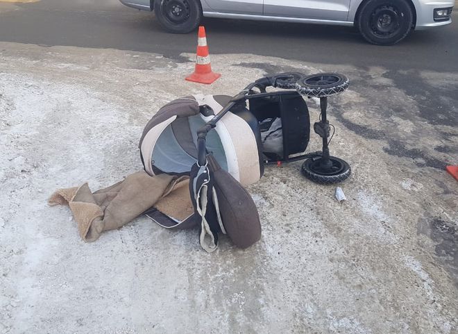 В центре Рязани Hyundai сбил коляску с ребенком
