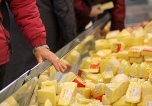 Компании обвинили ретейлеров в «сырных штрафах»