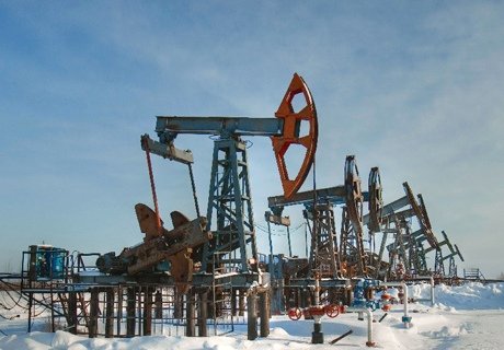 Нефть дорожает на заявлениях России о заморозке добычи