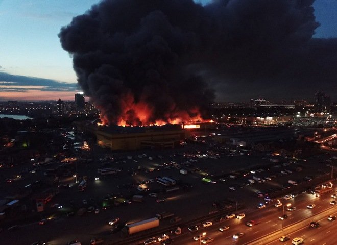 Площадь пожара в ТЦ «Синдика» достигла 55 тысяч квадратных метров (видео)