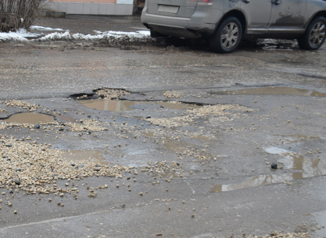 Жительница Скопина отсудила у администрации более 200 тыс. за ямы на дороге