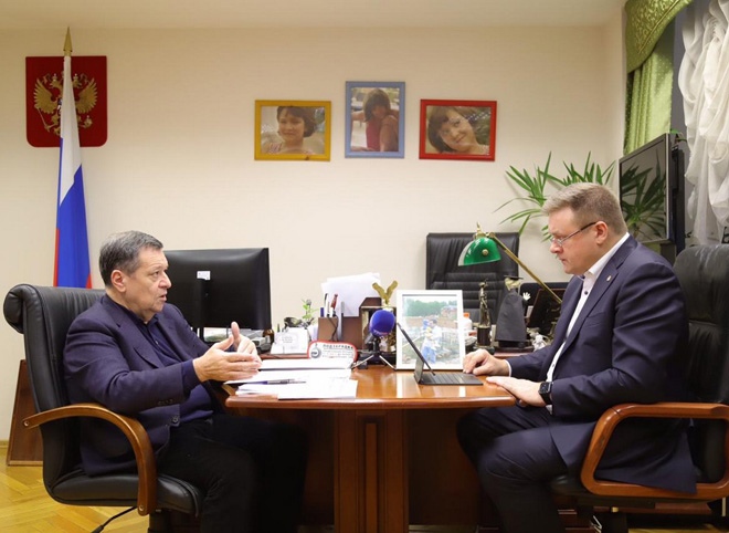Губернатор обсудил с Андреем Макаровым вопросы финансовой поддержки региона