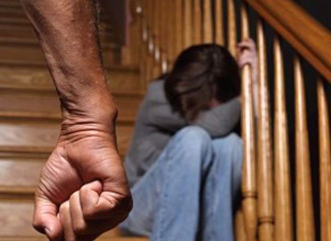 В Госдуме хотят запретить виновным в домашнем насилии приближаться к пострадавшим