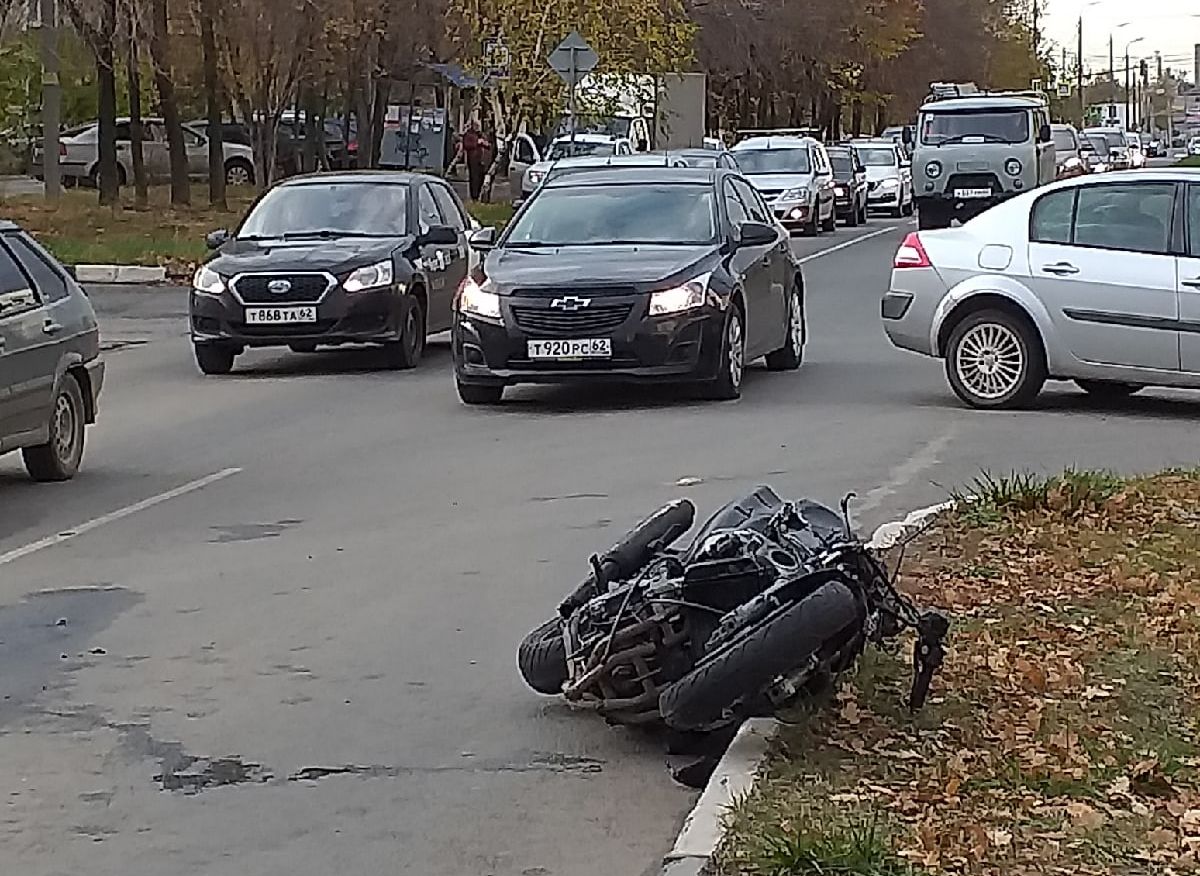 На улице Зубковой автомобиль спровоцировал ДТП с мотоциклистом