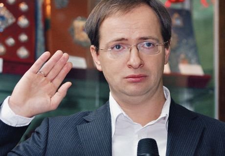 Депутат призвал отправить Мединского в отставку