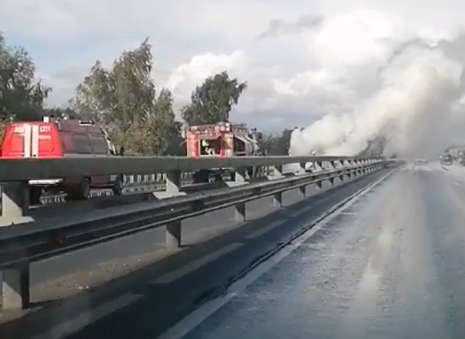 Видео: на Солотчинском шоссе загорелся автомобиль