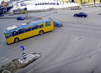 ДТП с троллейбусом в центре Рязани попало на видео