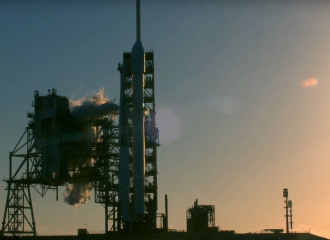 Компания SpaceX осуществила запуск ракеты со спутником связи