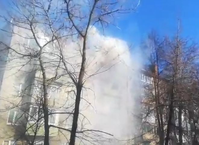 На улице Фирсова произошел пожар в пятиэтажке