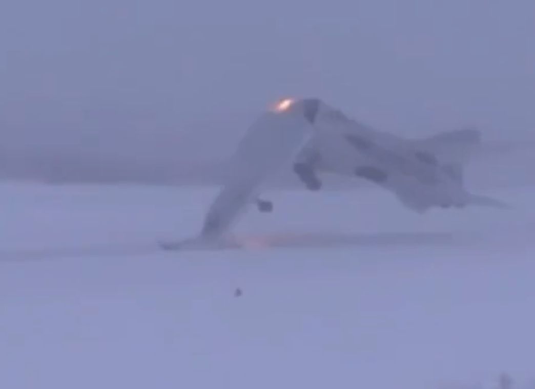 В сети появилось видео крушения Ту-22М3 под Мурманском