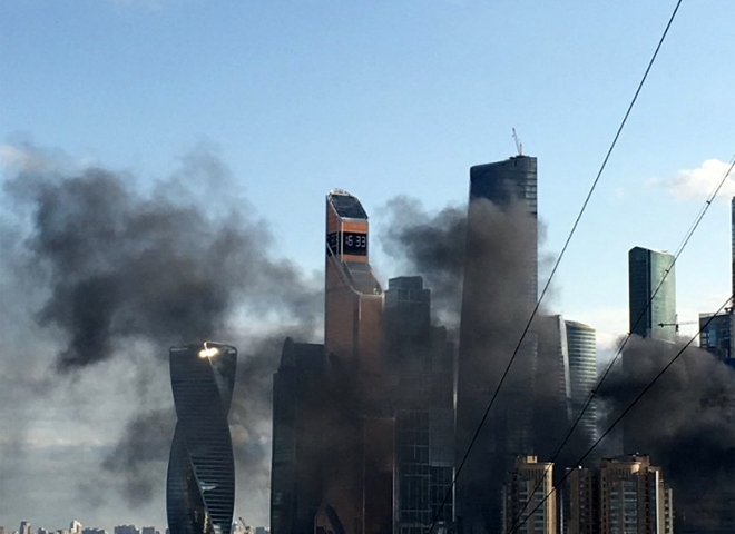 В здании «Москвы-Сити» начался сильный пожар