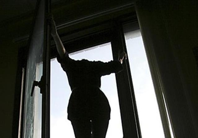 В Рязани 12-летняя девочка выбросилась из окна