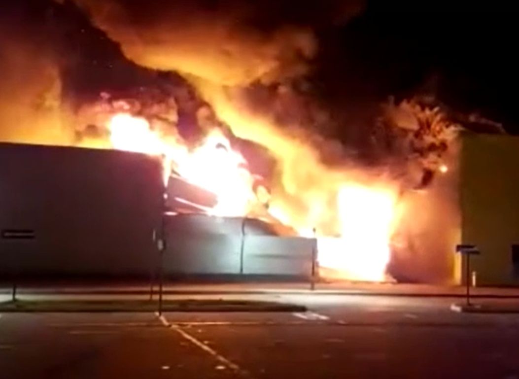 Первые минуты пожара в «М5 Молле» попали на видео