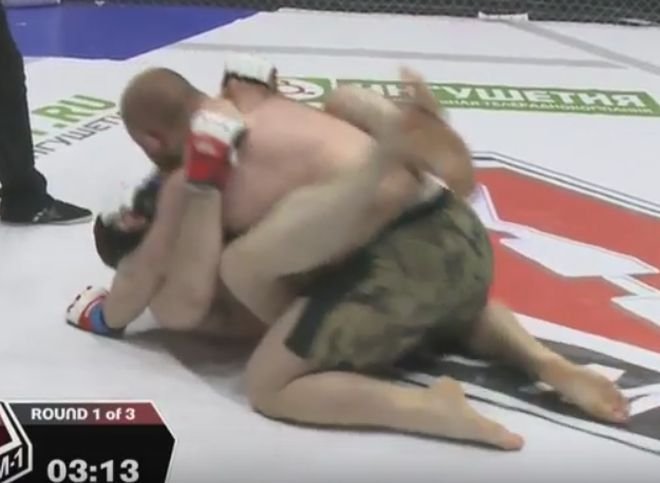 Рязанец Николай Савилов одержал уверенную победу над соперником (видео)