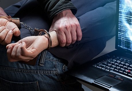 ФСБ накрыла группировку хакеров, укравших 1,7 млрд