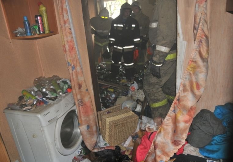 Возгорание мусора в квартире чуть не вызвало крупный пожар