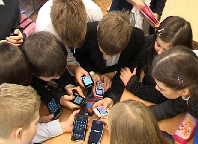 В Госдуме предложили ограничить Wi-Fi в школах и детсадах