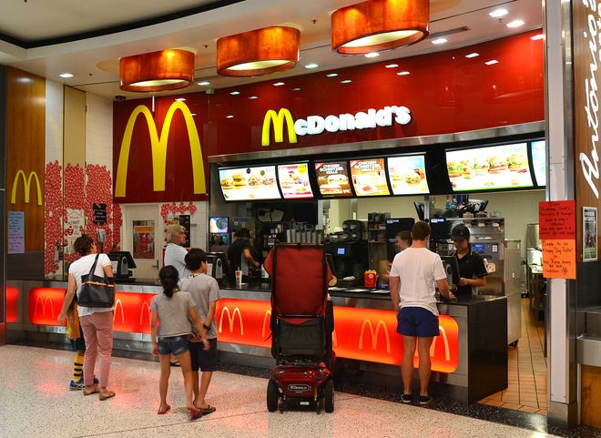 Рестораны McDonald's в Китае переименовали в «Золотые арки»