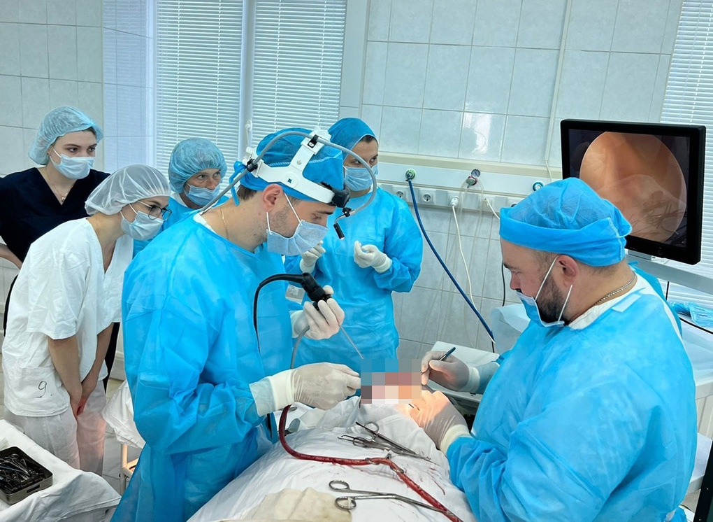 В Рязани врачи три часа оперировали мужчину с 12-сантиметровой веткой в глазу