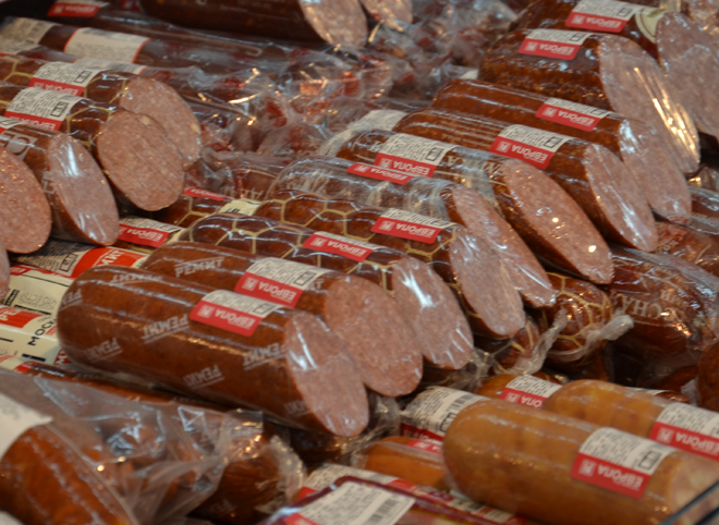 СМИ: в России на 30% могут подорожать сосиски и колбаса