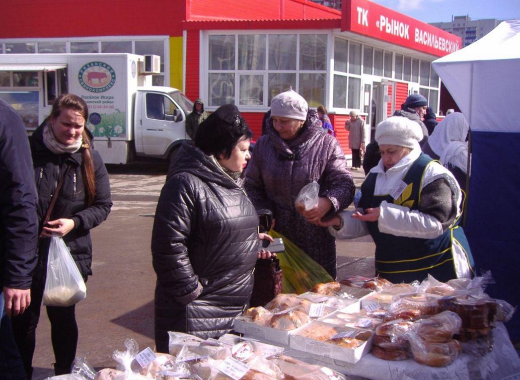 Ивлев рязань базар. Рынок Рязань. Рынки Рязани продуктовые. Крытый рынок Рязань. Большой рынок в Рязани.