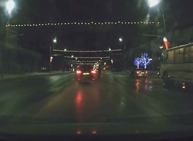 На Первомайском проспекте пешеход едва не попал под колеса авто (видео)