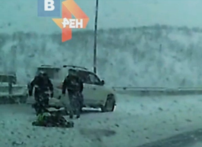 Мужчина дважды за полторы минуты попал под авто в Мурманске (видео)