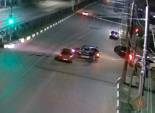 На Московском шоссе столкнулись два автомобиля