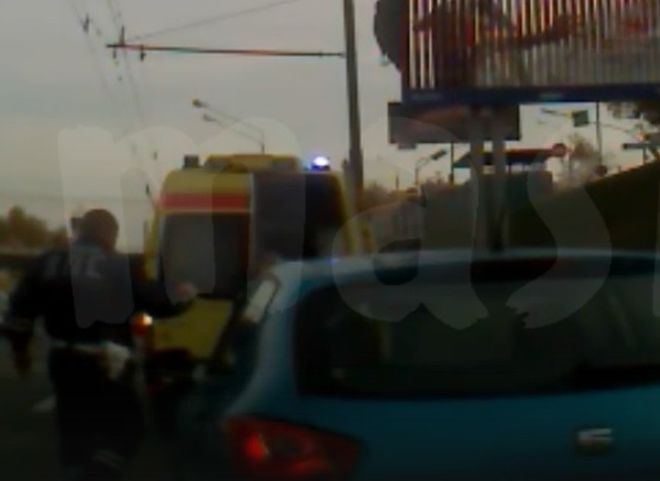 В Москве женщине стало плохо за рулем (видео)