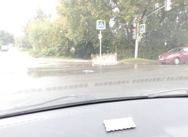 На улице Островского произошел прорыв водопроводной трубы