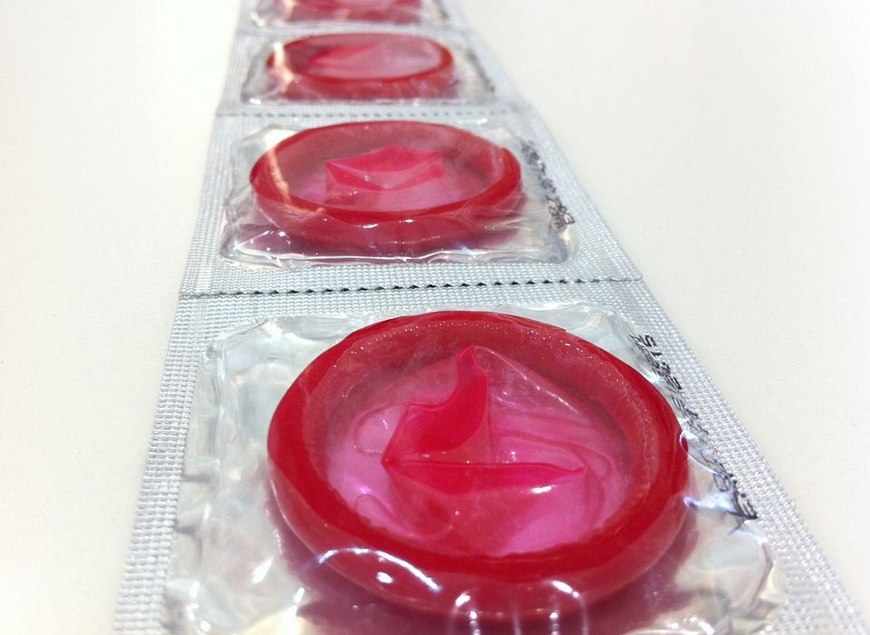 ФАС признала рекламу презервативов Durex незаконной