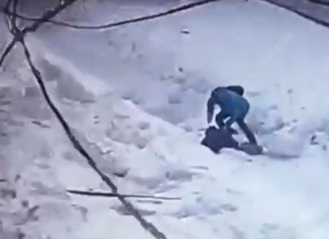 Рязанские врачи рассказали о состоянии ребенка, на которого упала глыба льда