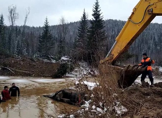 Число погибших при прорыве дамбы в Красноярском крае выросло до 17 человек