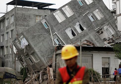 Число жертв землетрясения в Китае приблизилось к 600