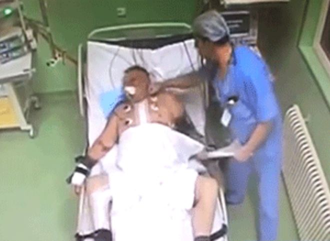 Пермский врач объяснил, за что избил пациента на каталке (видео)