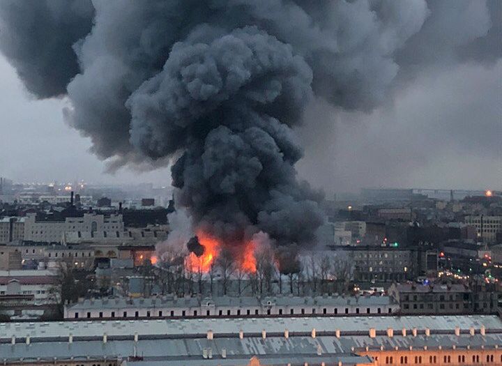 В Санкт-Петербурге загорелся гипермаркет «Лента» (видео)