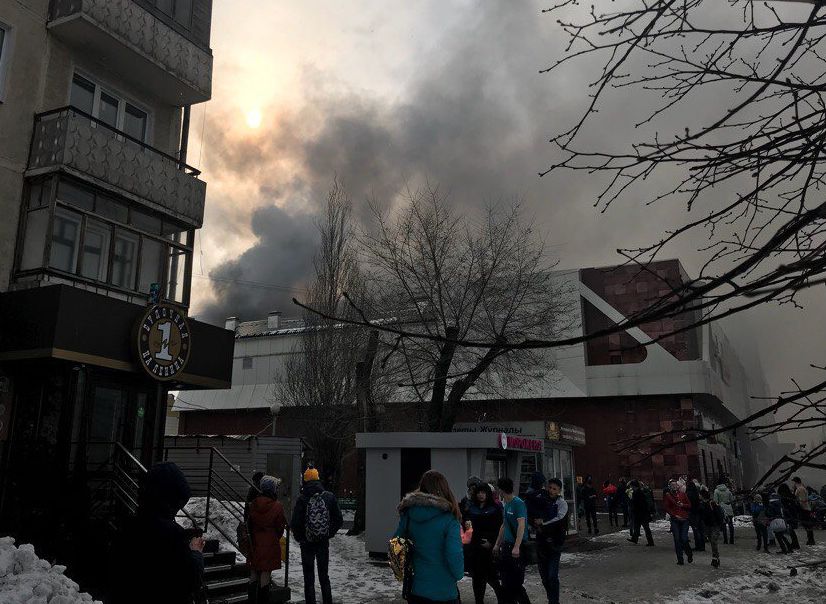 В Кемерове загорелся торговый центр, погибли четверо детей