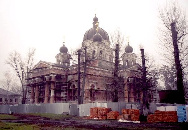 Реставраторы монастыря проникли в дом к жителю Выши