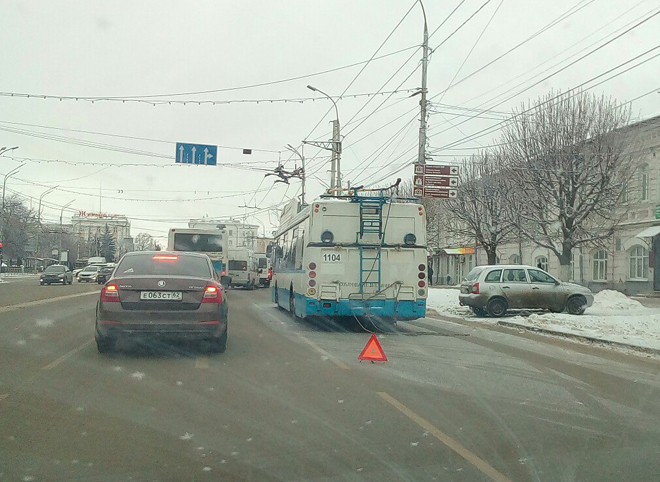 Соцсети: в Рязани в первый же день эксплуатации сломался «московский троллейбус»