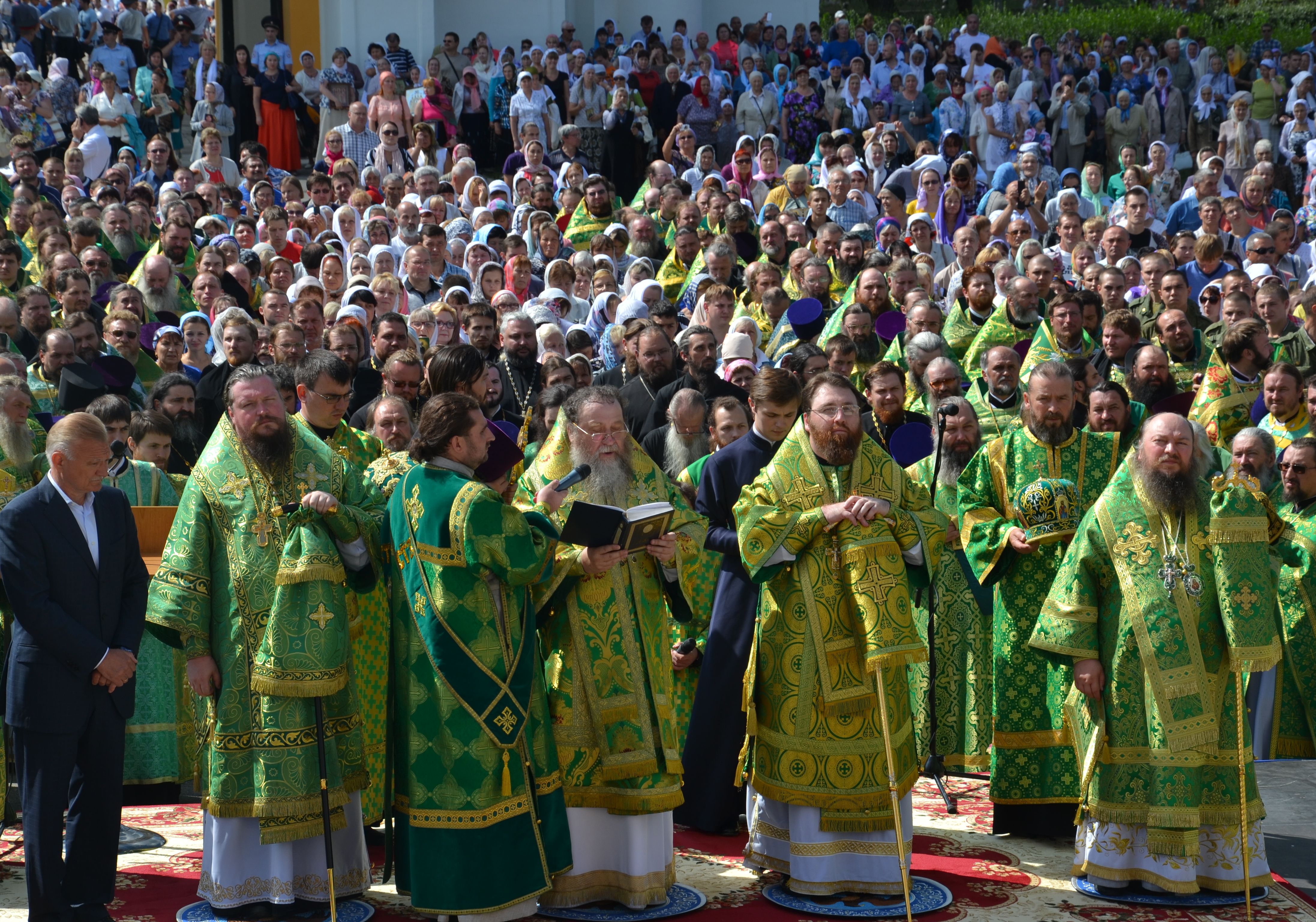 Тысячи рязанцев вышли на крестный ход Радонежского